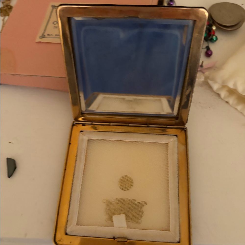 Vintage Petit Point Embroidered Compact Circa 1940’d - Picture 4 of 6